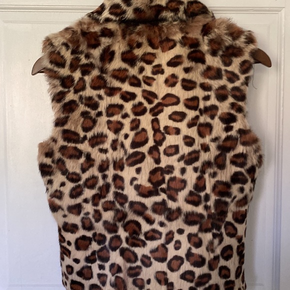 Vest - Picture 4 of 10